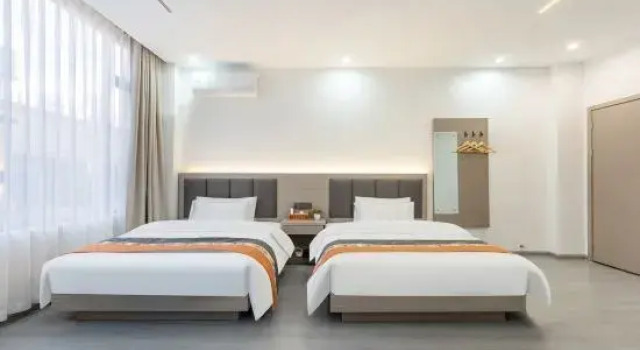 Четырёхместный люкс с 2 комнатами Mushang Yunfeng Hotel