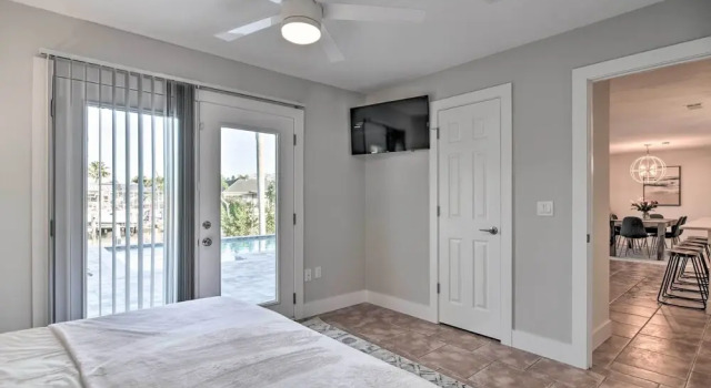 Beach House w/ Pool: 3 Mi to Anna Maria Island!, Boek Vakantiehuis Cortez Florida