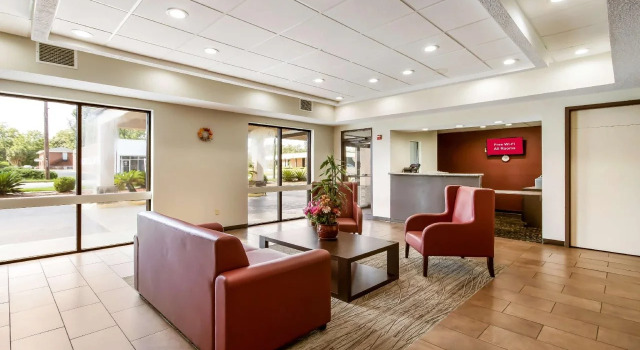 Red Roof Inn & Suites, Boek Hotel Hotels in Georgia met parkeren, Parkeren