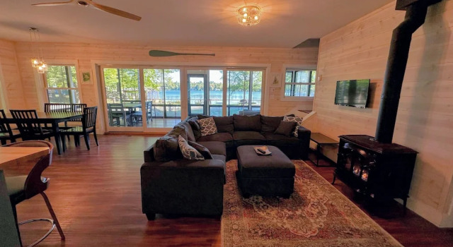 91wr Lake Vibes and Views at This Waterfront Home in the White Mountains, 예약 휴가용 주택 Whitefield 뉴햄프셔