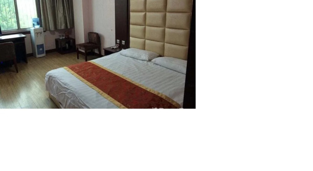 Yunyang Express Hotel, Reservar Hotel Hotéis em Xinji com estacionamento, Estacionamento