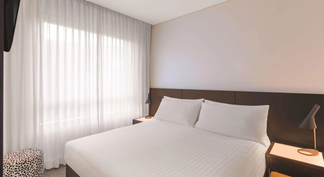Adina Apartment Hotel Perth, Забронировать Апартаменты/квартира Отели Перта с парковкой, рядом с Военный мемориал Kings Park, Парковка