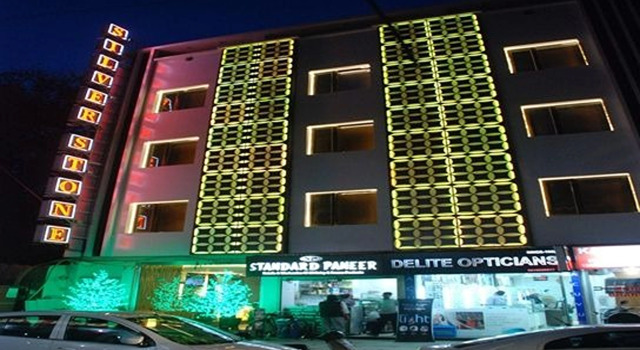 Hotel Silver Stone, Забронировать Отель Отели Нью-Дели 3 звезды, рядом с Больница сэра Ганги Рама, 3*