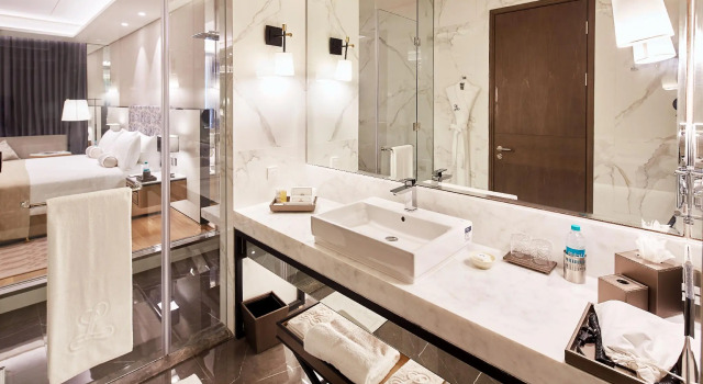 Номер Premier The Leela Bhartiya City Bengaluru