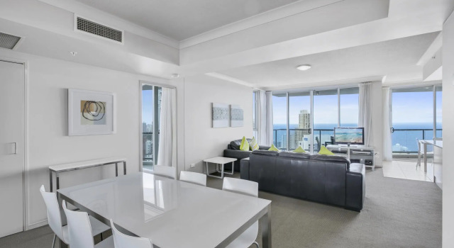 Апартаменты с 3 комнатами Chevron Renaissance - HR Surfers Paradise