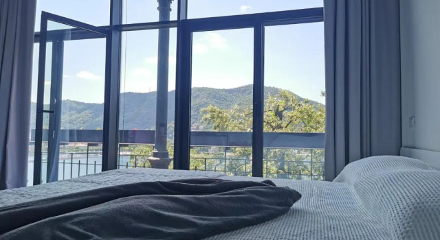 Studio Veranda lake view