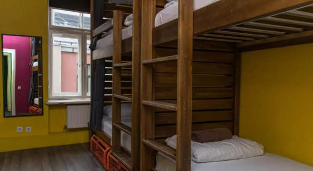Кровать в общем номере (женский номер) Naughty Squirrel Backpackers Hostel