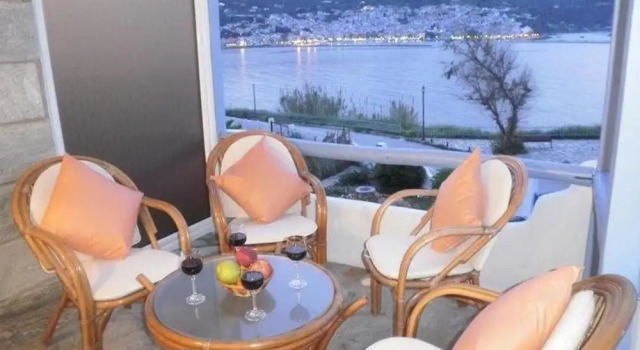 Апартаменты c 1 комнатой с балконом Karavos Sea View Apartments