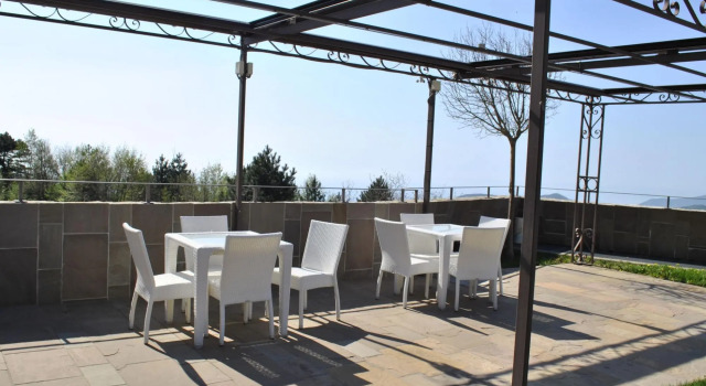 Cosy Apartment with Terrace, in a Residence with Swimming Pool And SPA Centre, Book Lejlighed Lejligheder i Magliolo, Lejlighed