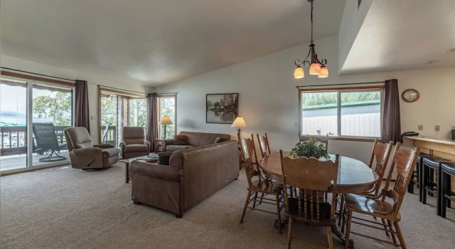 Люкс Comfort с 3 комнатами с видом на озеро Pend Oreille Shores Resort