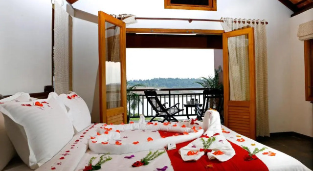 Вилла с видом на озеро Vistara Resort