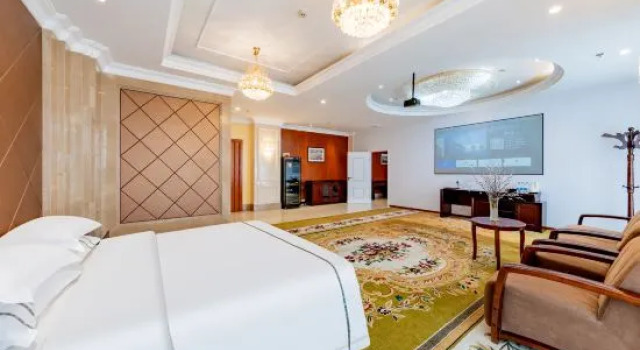 Люкс Deluxe Aershan Alvarez Hotel (Aershan Tourist Resort Train Station)