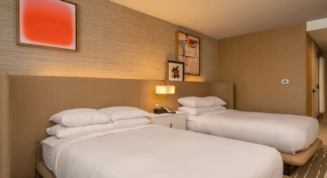 Четырёхместный номер Deluxe Hilton San Diego Gaslamp Quarter