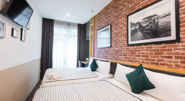 B Street Hotel