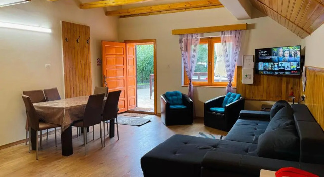 Casa de Vacanta Diana Moneasa, Reserva ahora Casa o chalet Hoteles en Moneasa con aparcamiento, Aparcamiento