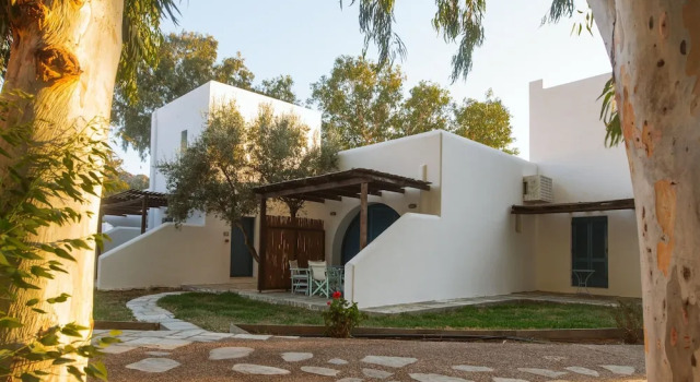 Трёхместный номер Standard с балконом Far Out Village Hotel