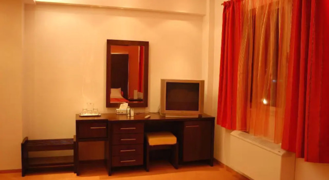 Celly Hotel, Забронировать Отель Отели Арджеш с парковкой, Парковка