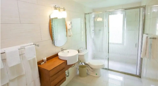Suite 1 dormitorio con balcón Simpson Bay Suites