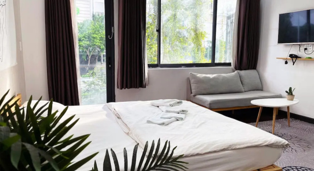 Номер Deluxe J&K Hotel
