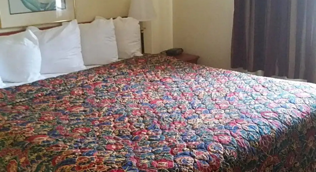 Номер Standard Days Inn by Wyndham Orange Anaheim