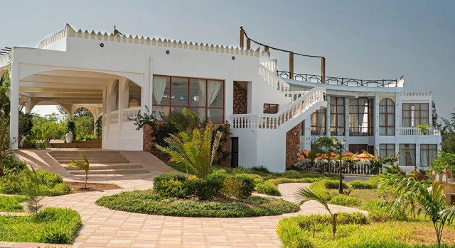 Visit Zanzibar and Have a Wonderfully Stay at the Moja Tuu Garden Deluxe Room, Rezerwuj Apartament Kiwengwa 