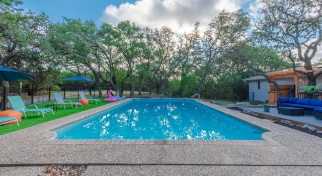 Luxury House with POOL, Private yard & BBQ area, 4 min from Fiesta Texas, 预订 酒店 圣安东尼奥 Bexar County