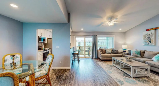 AH-H230 Newly Remodeled Second Floor Condo, Overlooking PoolHot Tub