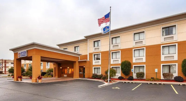 Кровать в общем номере Best Western Rochester Marketplace Inn