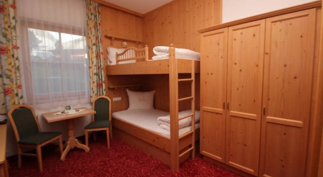 Семейный номер Standard с балконом Hotel Garni Monte Bianco