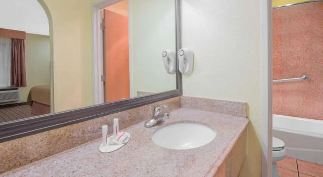 Двухместный люкс Days Inn by Wyndham Lubbock South