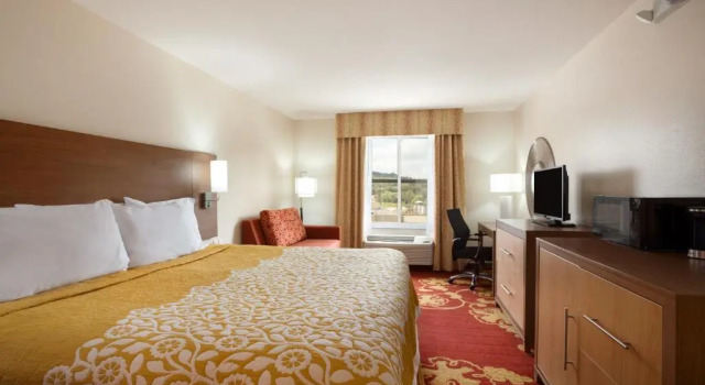 Номер Standard Days Inn & Suites by Wyndham Caldwell
