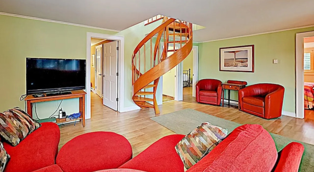 New Listing! Serene East End : Steps To Sand 3 Bedroom Condo, Забронировать Апартаменты/квартира Провинстаун Полуостров Кейп-Код