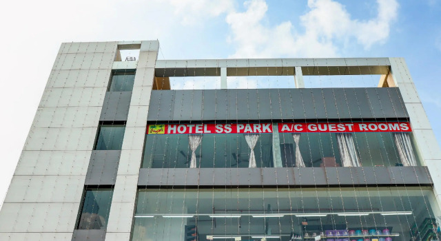 Capital O 84419 Hotel Ss Park, Rezerwuj Hotel Hotele w Andhra Pradesh z parkingiem, Parking