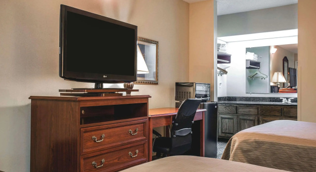 Четырёхместный номер Standard Quality Inn Waynesboro