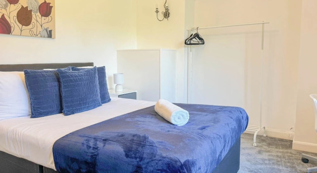 Large 8 Bedroom House in Edgbaston