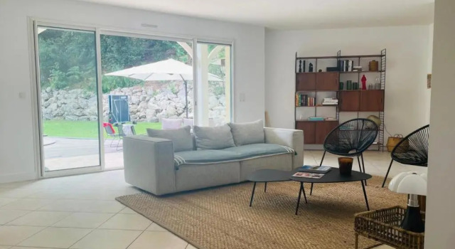 Arcachon Belle villa avec piscine et jardin privatifs - 4 chambres, Забронировать Вилла Коттеджи Бассен-д'Аркашон, Коттедж