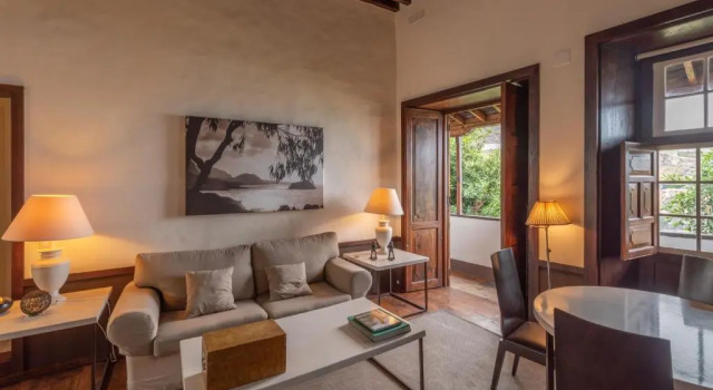 Люкс с балконом Isla Baja Suites
