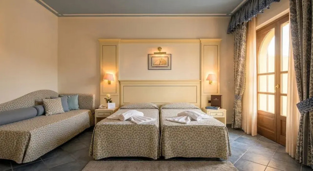 Трёхместный номер Classic с балконом Hotel Poseidon