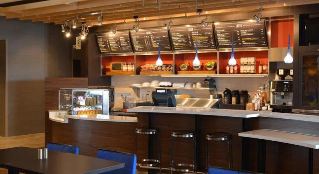 Кровать в общем номере Courtyard by Marriott Youngstown Canfield