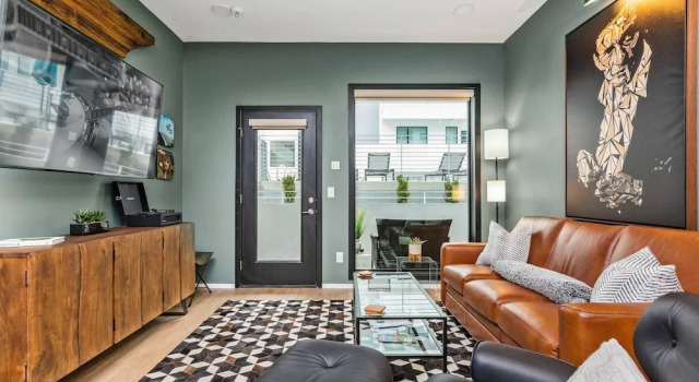 Lllume New Green Community Poolside End Unit 1 Bedroom Condo, Забронировать Апартаменты/квартира Апартаменты Нэшвилл, рядом с Пивоваренная компания Yazoo, Апартаменты/квартира