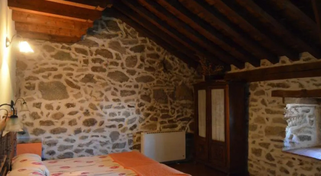 Casa Rural La Casa de Piedra, Забронировать Отель Наварредонда-де-Гредос Sierra de Gredos