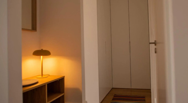 Spacious Studio w/ Balcony & AC by LovelyStay, Забронировать Отель Порту Регион Порту, рядом с Lapa Metro Station