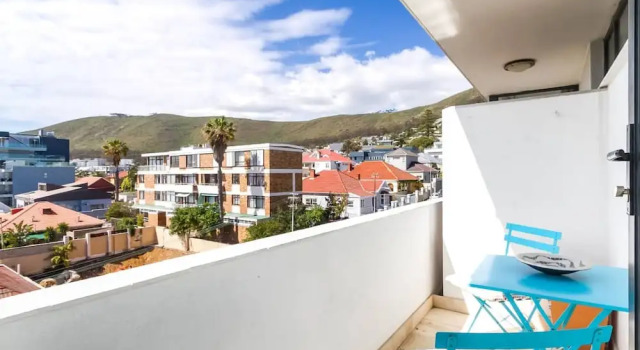 Апартаменты 2 Bed Bantry Bay City and Sea View 100m to Beach