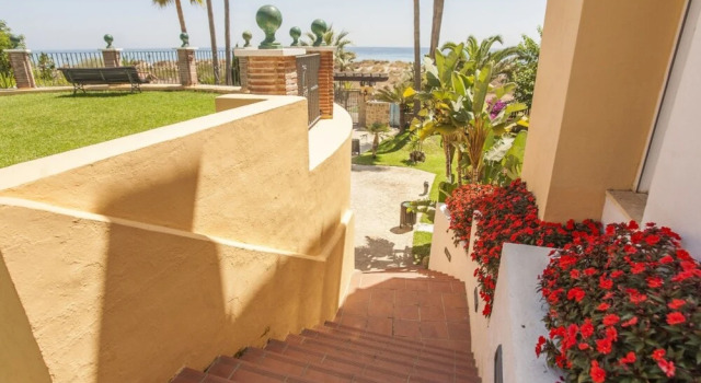 Sand Dunes Waterfront Penthouse, Забронировать Отель Отели Марбелья 4 звезды, 4*