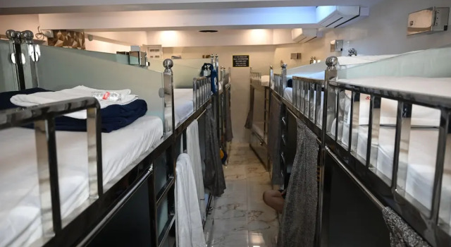 Кровать в общем номере (мужской номер) Sagar Dormitory Andheri - Nearest to Andheri Railway Station West