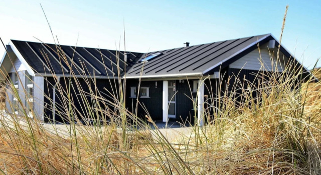 Cozy Holiday Home in Henne Jutland With Indoor Whirlpool, Book Hotel 3-stjernede hoteller i Henne, 3*