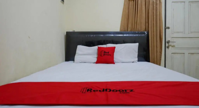 RedDoorz near GOR Wisanggeni