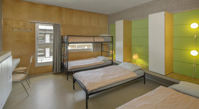 Кровать в общем номере Lausanne Youth Hostel Jeunotel