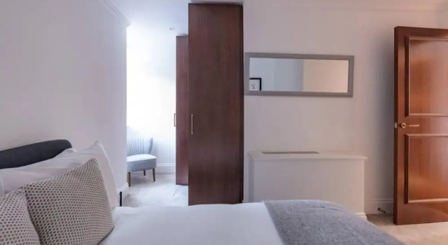 Modern, Luxurious 1BR Flat- Heart of Covent Garden, Забронировать Отель Лондон Большой Лондон, рядом с Capital Helpline