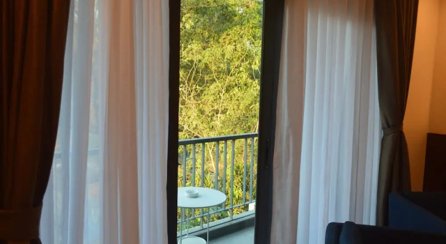 Двухместный номер Deluxe с балконом Airport Avenue Hotel